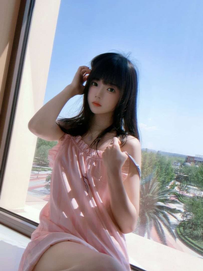 桜桃喵cos_粉猫猫 | 桜桃喵_粉猫猫·吊带睡裙cos作品 [17P-128MB]