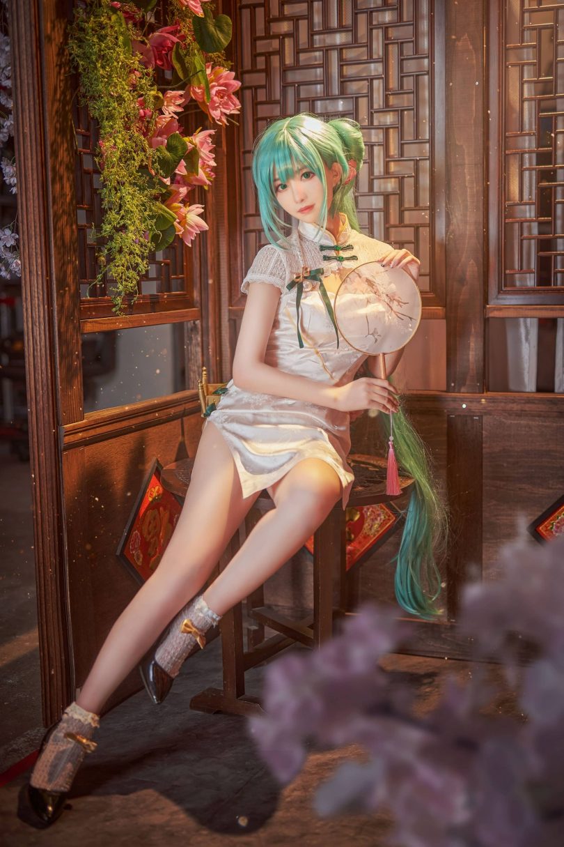 Shika小鹿鹿cos初音未来 | Shika小鹿鹿_初音未来·韶华旗袍cos [14P2V-88MB]
