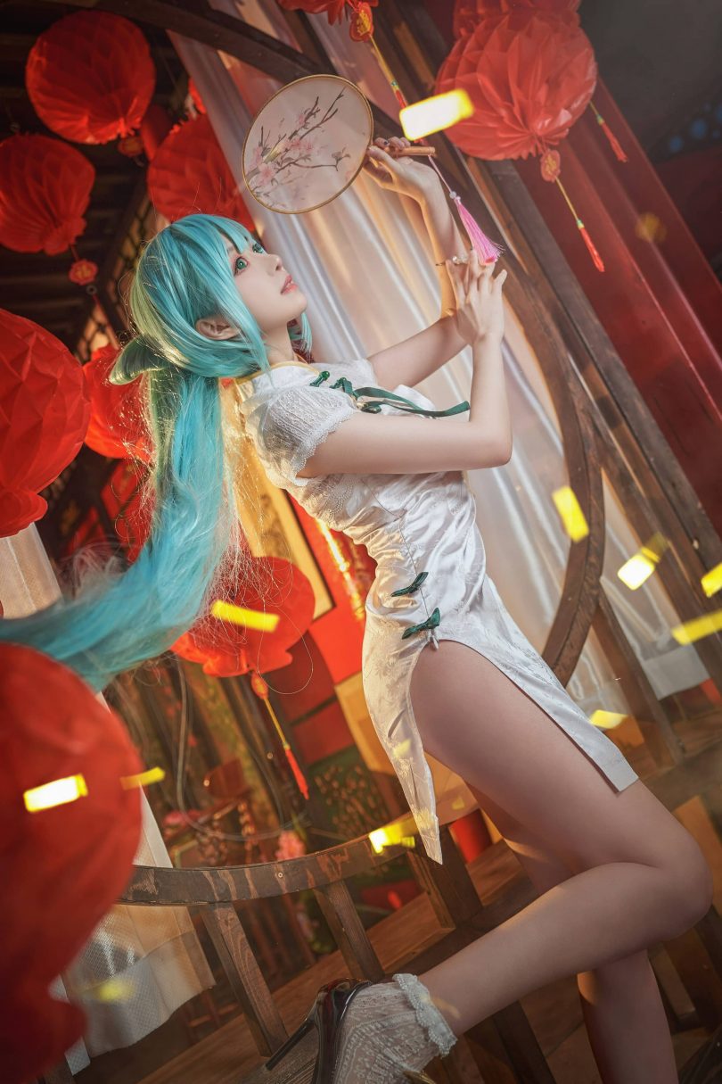 Shika小鹿鹿cos初音未来 | Shika小鹿鹿_初音未来·韶华旗袍cos [14P2V-88MB]