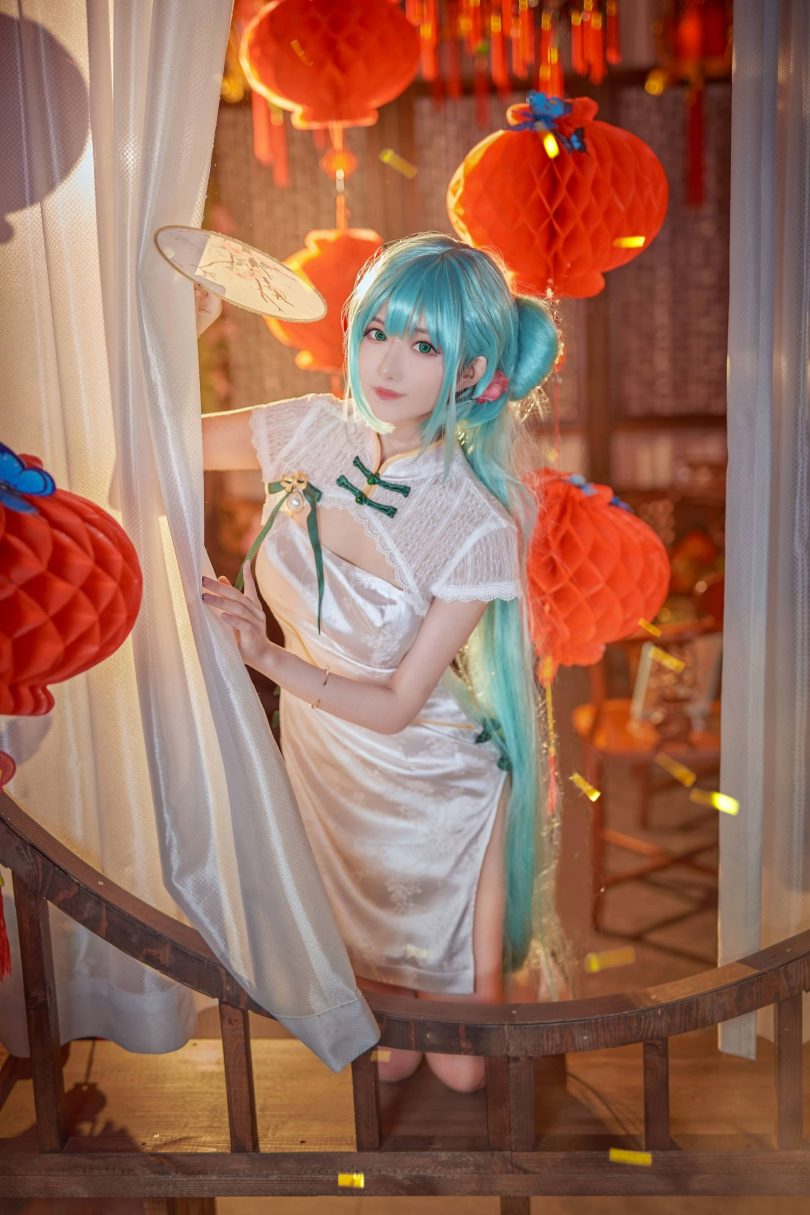 Shika小鹿鹿cos初音未来 | Shika小鹿鹿_初音未来·韶华旗袍cos [14P2V-88MB]