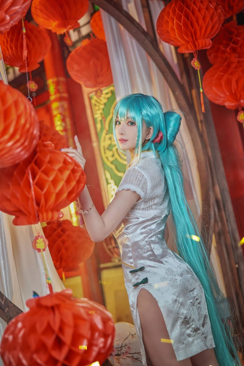 Shika小鹿鹿cos初音未来 | Shika小鹿鹿_初音未来·韶华旗袍cos [14P2V-88MB]