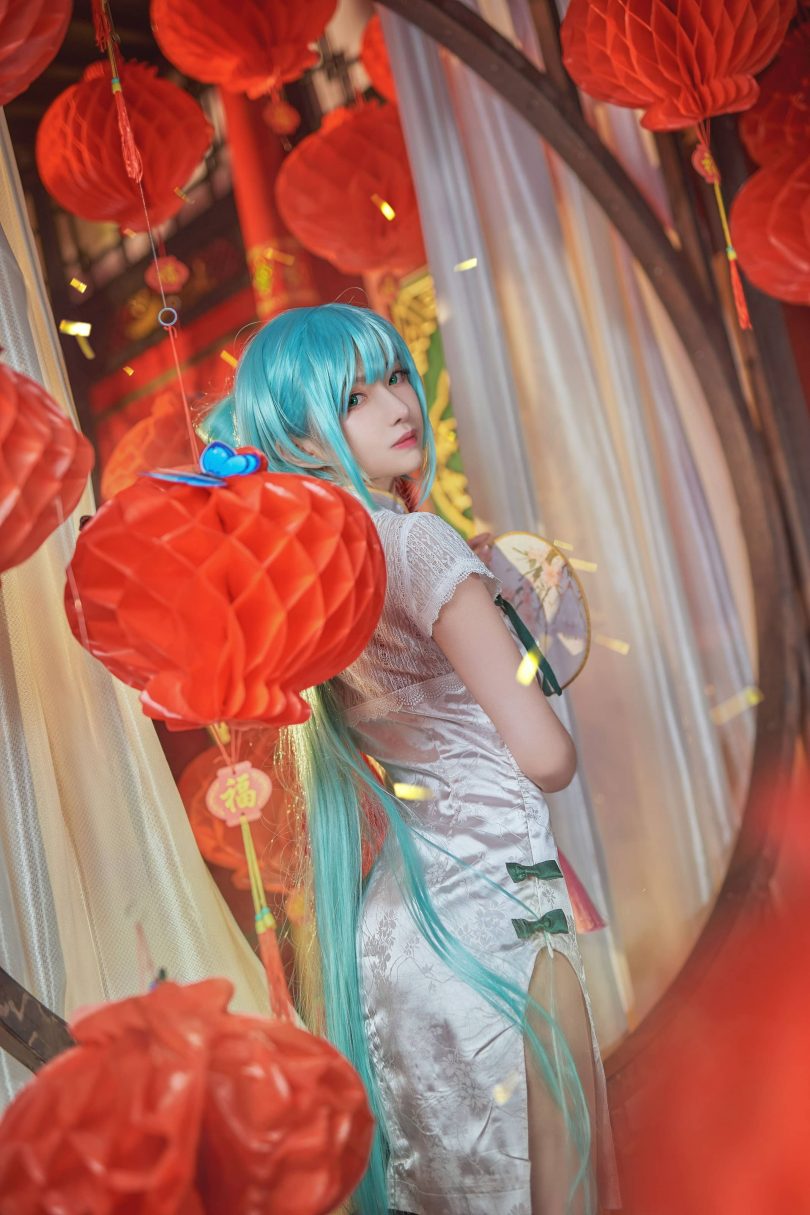 Shika小鹿鹿cos初音未来 | Shika小鹿鹿_初音未来·韶华旗袍cos [14P2V-88MB]
