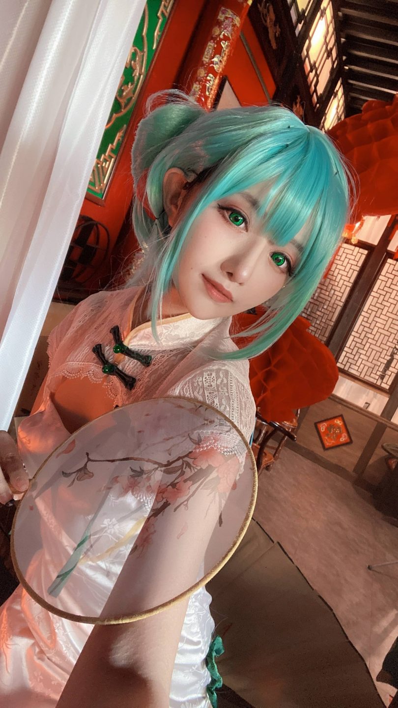 Shika小鹿鹿cos初音未来 | Shika小鹿鹿_初音未来·韶华旗袍cos [14P2V-88MB]