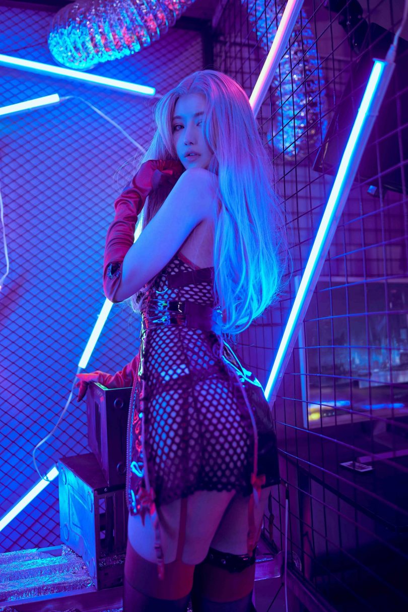 Shika小鹿鹿cos特工护士 | Shika小鹿鹿_Spy Nurse·特工护士cos [28P-44MB]