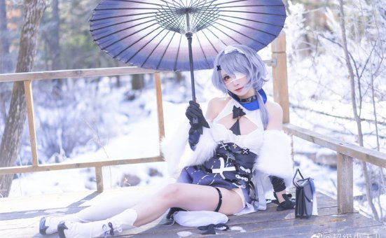 超级小禾儿絮雨孤寒峭 雪地中手撑油纸伞美丽动人