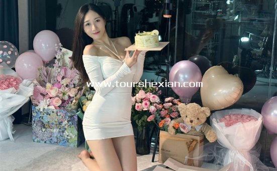 小玉吃果冻微密照片集锦,穿搭与健身的完美交融!