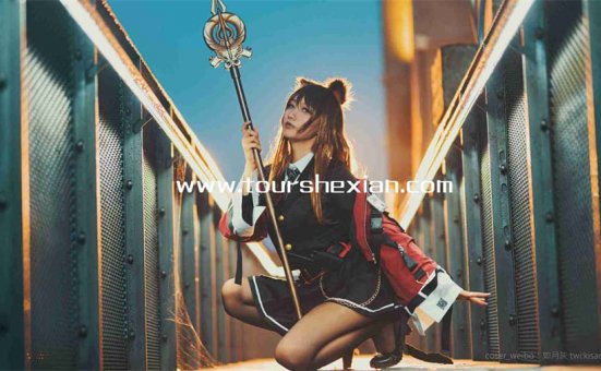 如月灰化身《明日方舟》天火,打造绝美末世术士!