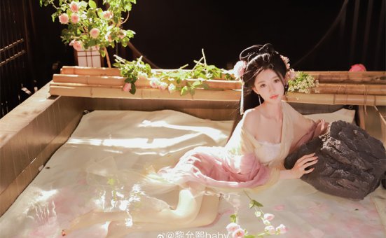 黎允熙baby微密圈资源分享，金主紫色氛围灯事件真相揭秘