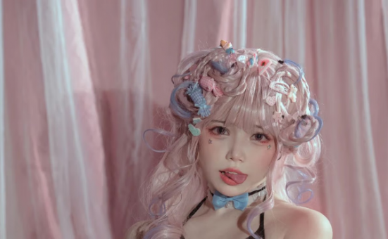 七月喵子COS图片分享，纯欲的妹子最是惹人爱