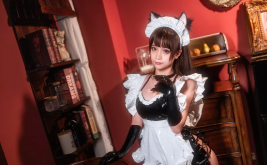 蠢沫沫《漆皮女仆》精品cos摄影赏析