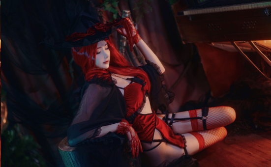 南桃momoko《红女巫》精品cos摄影赏析