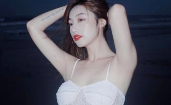 国产超美网红安琪yx:极品身材,谁扛得住?