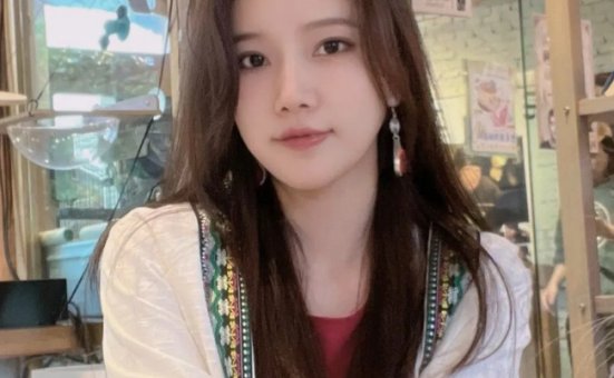 斗鱼舞蹈一姐萌七复播，大尺度舞蹈不小心走光，仅一晚被扣6分！