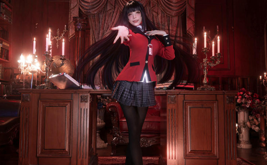 水淼aqua小姐姐的《蛇喰梦子》:活力四射的御姐COS,绝对让你着迷!