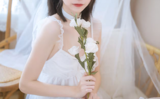 许岚lan白色连衣裙:《少女白色裙》尽显魅力诱惑!