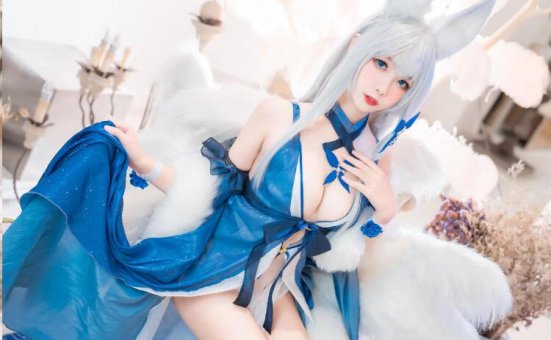 Momoko葵葵小姐姐cos《碧蓝航线》信浓礼服,白狐狸耳耳朵太可爱啦!