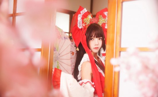 疯猫ss《灵梦》：活力四溢的博丽巫女角色扮演！