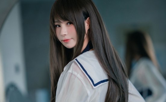 西园寺南歌《竞泳史莱姆》作品赏析：穿越水中的竞技奇观！