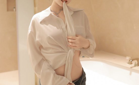 陈小花淋浴助力,曼妙苗条身姿明艳动人