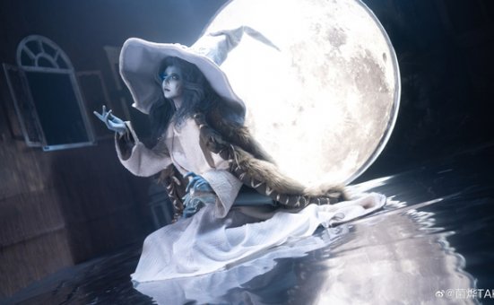 菌烨TAKO_在《Elden Ring》中 COS “月亮公主”,妖异且性感