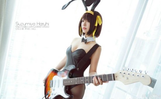 半半子化身“吉他兔女郎”凉宫春日 [coser@半半子 cos 作品]