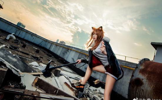 coser@九曲Jean在《明日方舟》化身狐狸版的“推进之王”维娜