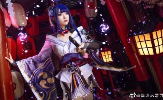 在《原神Impact》中的美丽迷人cosplay，coser@Zion化身雷电将军