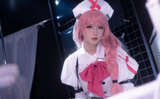 弥音音ww cos安妮护士,带你闯入《无期迷途》的神秘世界!