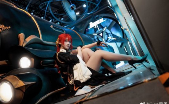 Cien恩恩cos《崩坏：星穹铁道》姬子，才华与魅力再次闪耀舞台