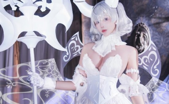 如月灰cos《游戏王卡组》白银城,美得不要不要的白银之美!