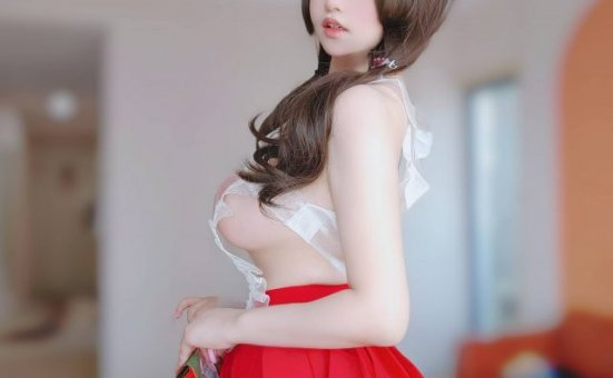 coser“女主K”化身汉堡快递员,造型惹火撩人心弦