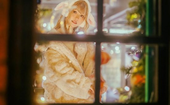 哈尔滨冬季乐园的奇妙之旅：coser“ElyEE子”的温馨体验