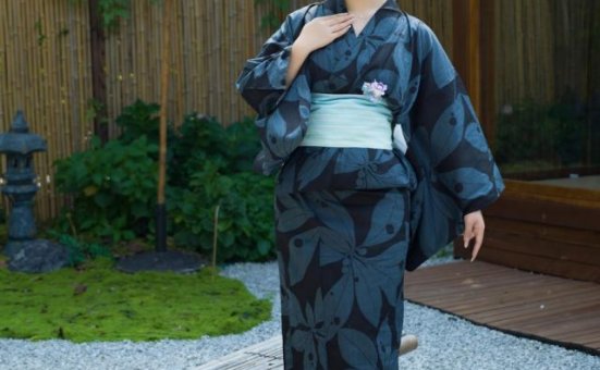 yuuhui玉汇“中庭之妻”cos：带您体验庭院的神秘邂逅