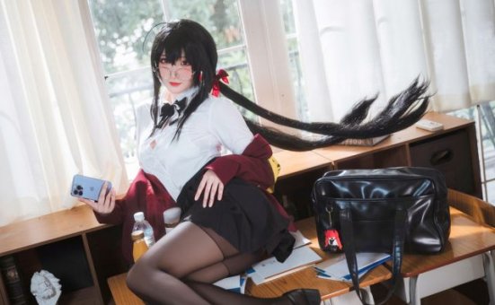 探寻JK制服的COS潮流：青春活力与时尚魅力的交织