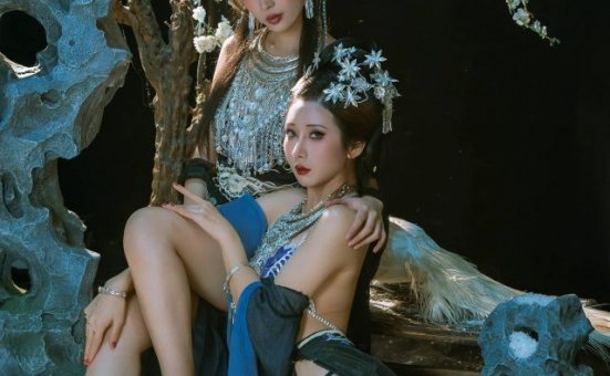 探秘苗疆：coser轩萧学姐与云溪溪带你体验异域风情