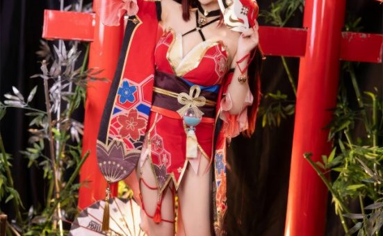 雪晴Astra·花火COS：《崩坏：星穹铁道》中的艺术传承者