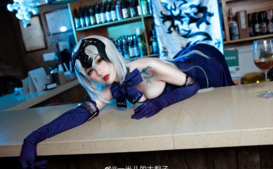 一米八的大梨子cos黑贞 | 一米八的大梨子_FGO·黑贞晚装cos作品 [9P-112MB]