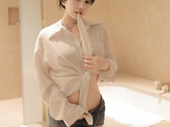 陈小花淋浴助力,曼妙苗条身姿明艳动人